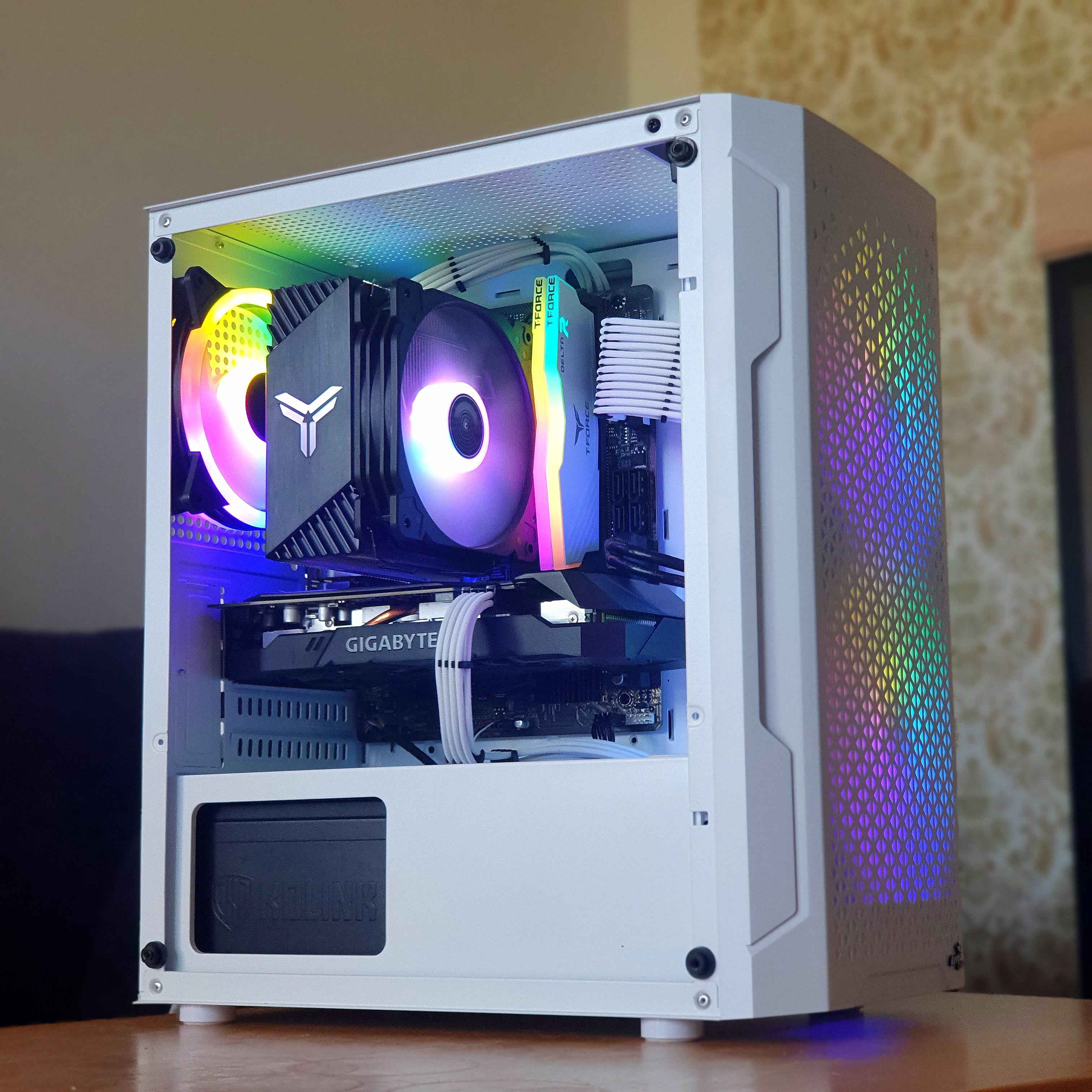 First good-looking PC